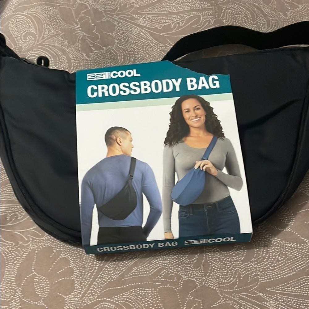32 Degrees Black Belt Bag Minimalist Design